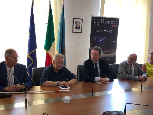 L'assessore Fvg al Territorio, Graziano Pizzimenti (terzo da sx), alla presentazione del progetto Letismart nel palazzo Regione di Trieste